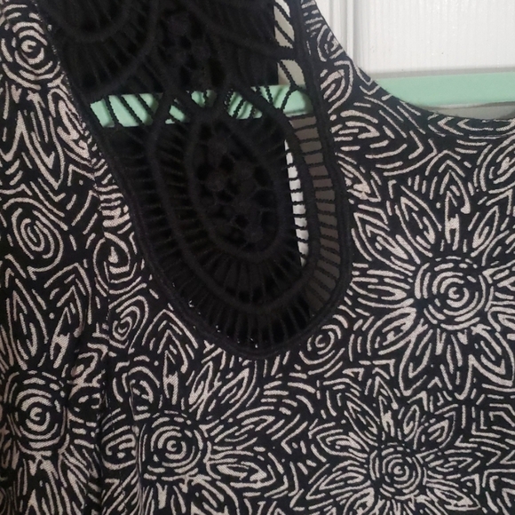 Valcom Stone Row French Collection Dress. - Picture 2 of 8